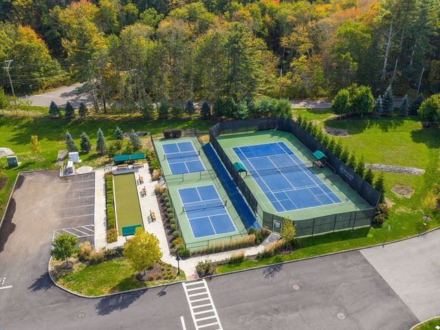 13 Hattie Ln 13, Millis, MA 02054