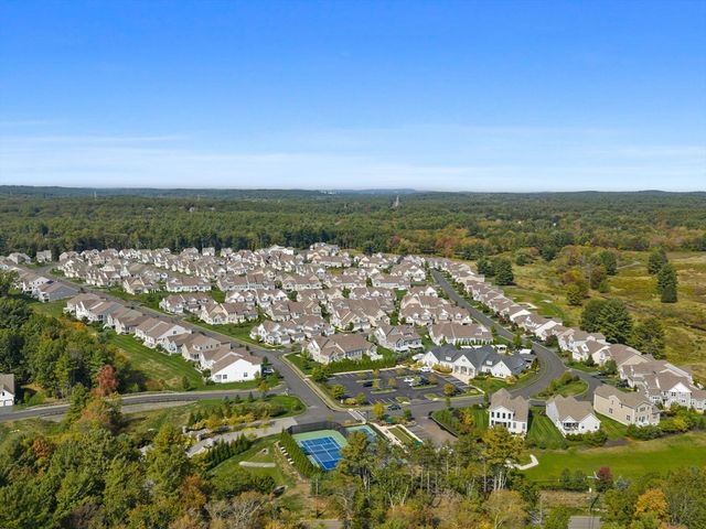 13 Hattie Ln 13, Millis, MA 02054