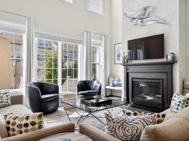 13 Hattie Ln 13, Millis, MA 02054