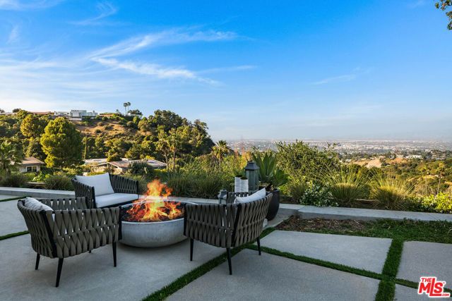 8545 Charl Lane, Los Angeles, CA 90046