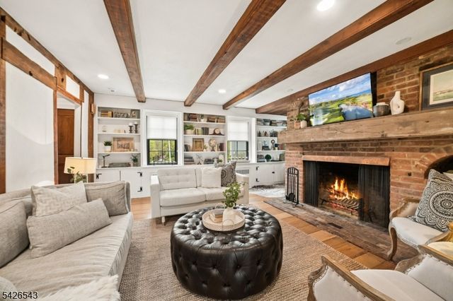 379 White Oak Ridge Rd, Millburn Twp., NJ 07078