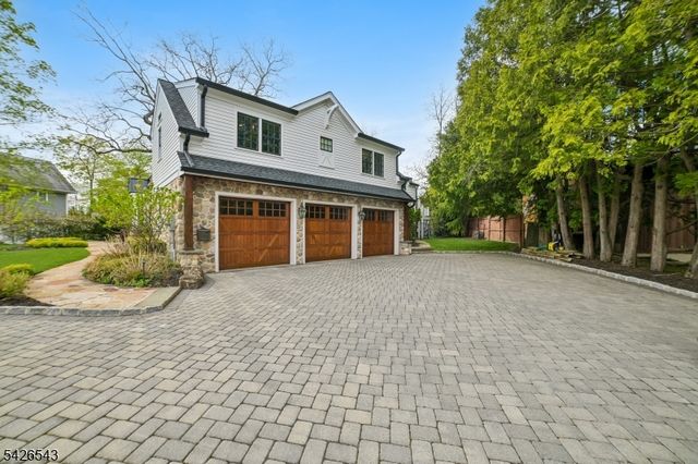 379 White Oak Ridge Rd, Millburn Twp., NJ 07078