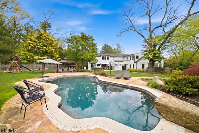 379 White Oak Ridge Rd, Millburn Twp., NJ 07078