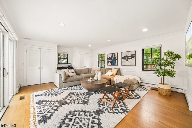 379 White Oak Ridge Rd, Millburn Twp., NJ 07078