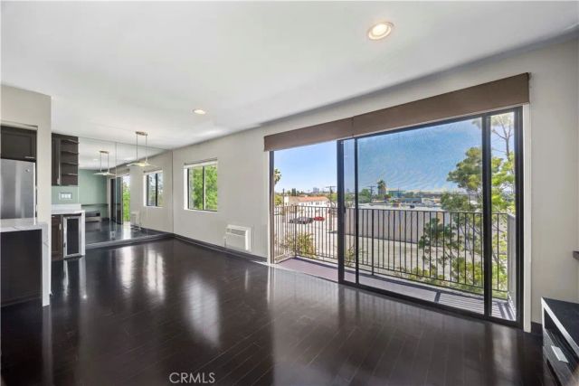 1930 N Vermont 302, Los Angeles, CA 90027