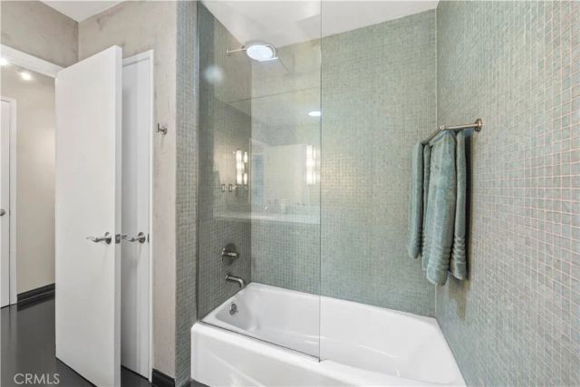 1930 N Vermont 302, Los Angeles, CA 90027