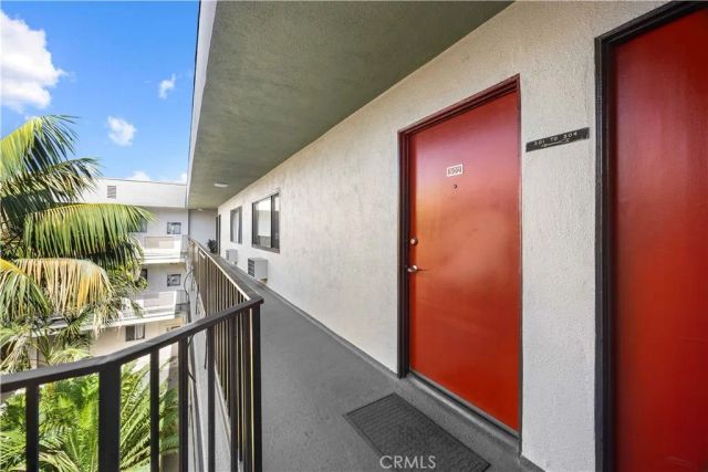 1930 N Vermont 302, Los Angeles, CA 90027