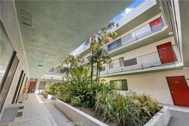 1930 N Vermont 302, Los Angeles, CA 90027