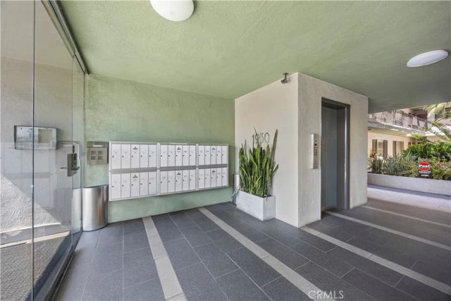 1930 N Vermont 302, Los Angeles, CA 90027