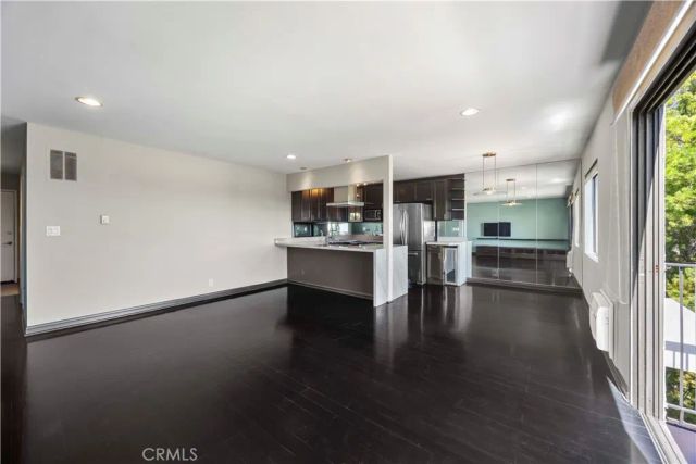 1930 N Vermont 302, Los Angeles, CA 90027