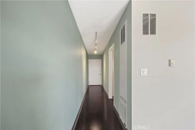 1930 N Vermont 302, Los Angeles, CA 90027