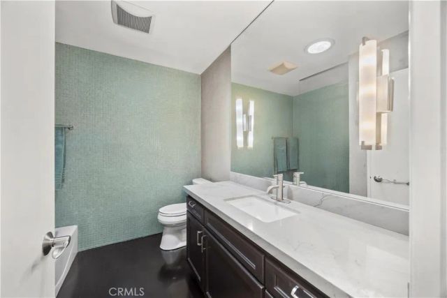 1930 N Vermont 302, Los Angeles, CA 90027