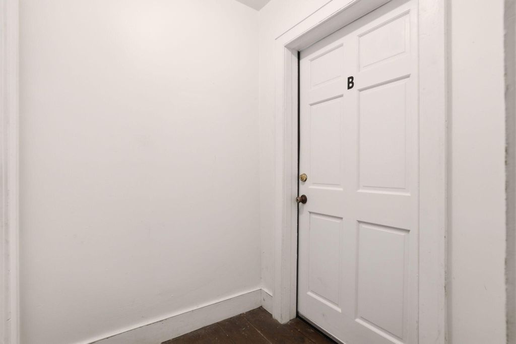 Image 14 of property listing at 163 Coming Street, Charleston, SC 29403