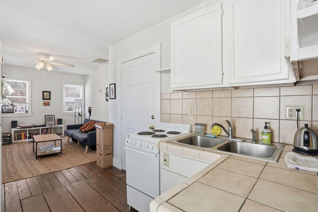 Image 17 of property listing at 163 Coming Street, Charleston, SC 29403