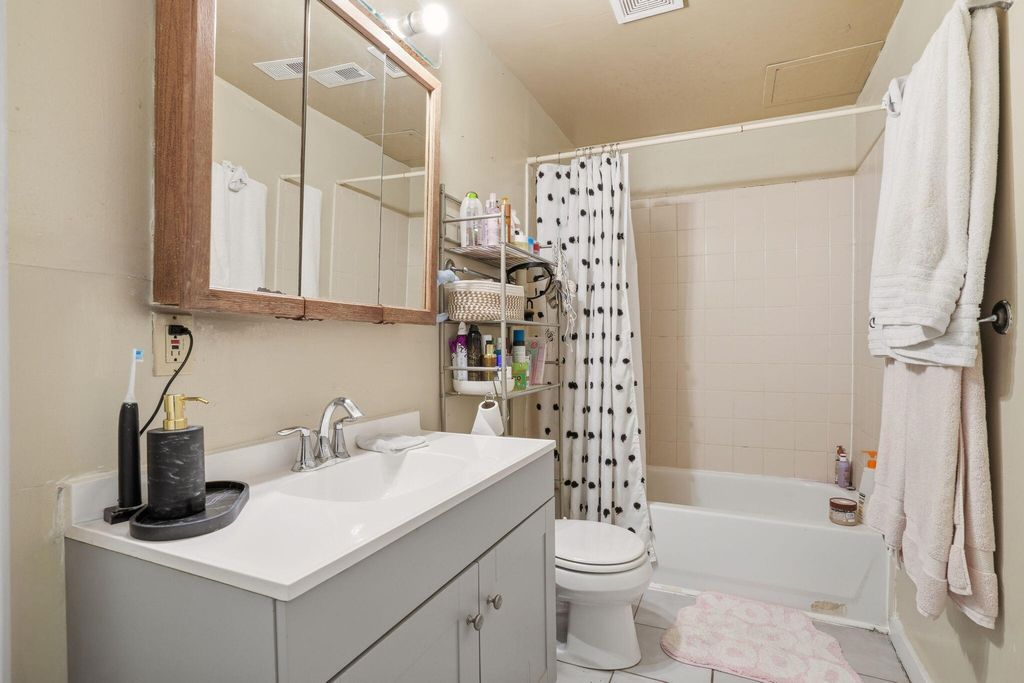 Image 50 of property listing at 163 Coming Street, Charleston, SC 29403