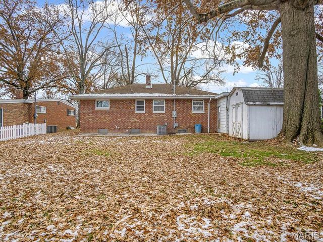 915 S Mill Street, New Athens, IL 62264