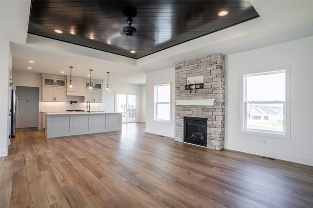 3963 Westgate Parkway, Clive, IA 50325