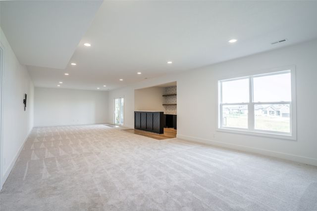 3963 Westgate Parkway, Clive, IA 50325