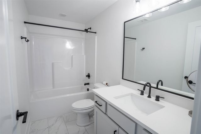 3963 Westgate Parkway, Clive, IA 50325