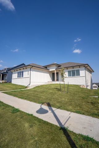 3963 Westgate Parkway, Clive, IA 50325
