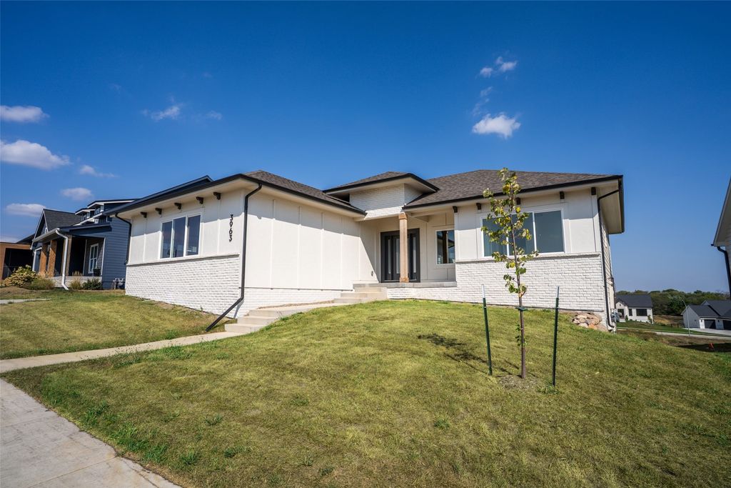 3963 Westgate Parkway, Clive, IA 50325