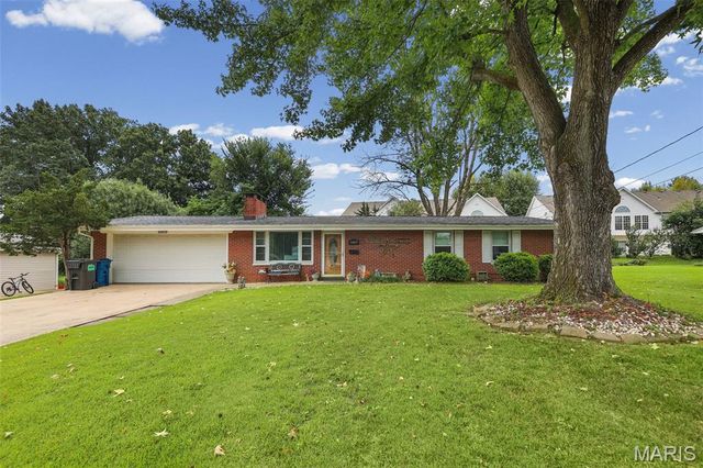 5009 Staten Drive, Godfrey, IL 62035