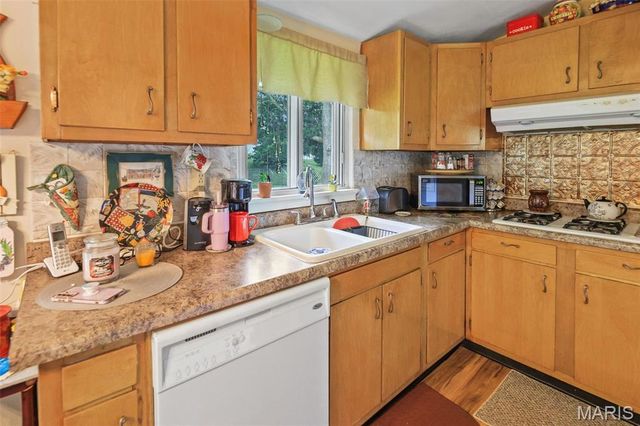 5009 Staten Drive, Godfrey, IL 62035