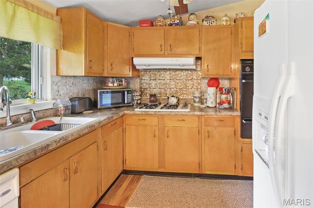 5009 Staten Drive, Godfrey, IL 62035