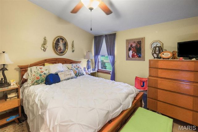 5009 Staten Drive, Godfrey, IL 62035