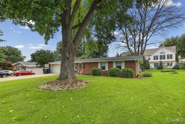 5009 Staten Drive, Godfrey, IL 62035