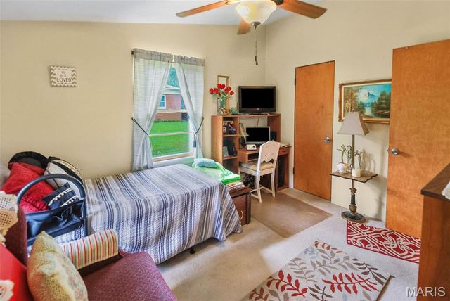 5009 Staten Drive, Godfrey, IL 62035