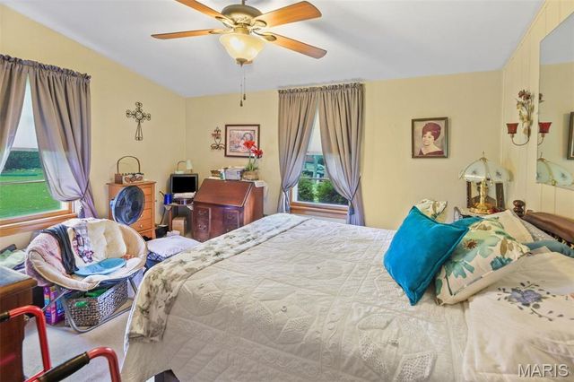 5009 Staten Drive, Godfrey, IL 62035