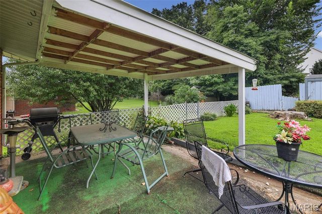 5009 Staten Drive, Godfrey, IL 62035