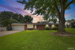 5009 Staten Drive, Godfrey, IL 62035