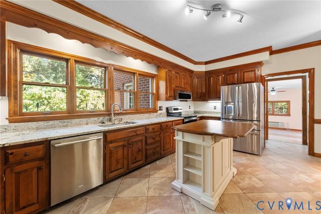 9290 Greywood Dr, Mechanicsville, VA 23116