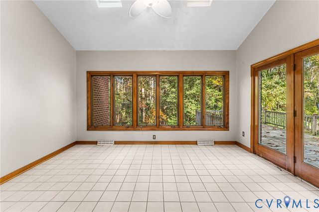 9290 Greywood Dr, Mechanicsville, VA 23116