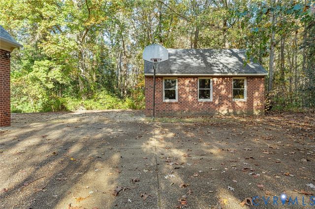 9290 Greywood Dr, Mechanicsville, VA 23116