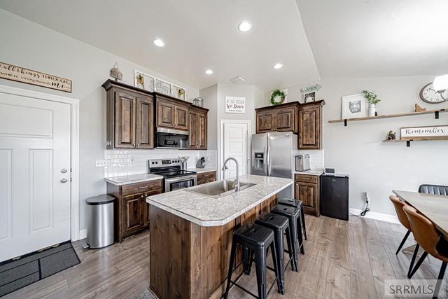 5215 Ryanne Way, Iona, ID 83427