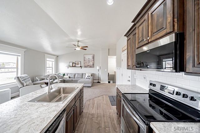 5215 Ryanne Way, Iona, ID 83427