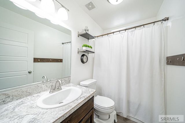 5215 Ryanne Way, Iona, ID 83427