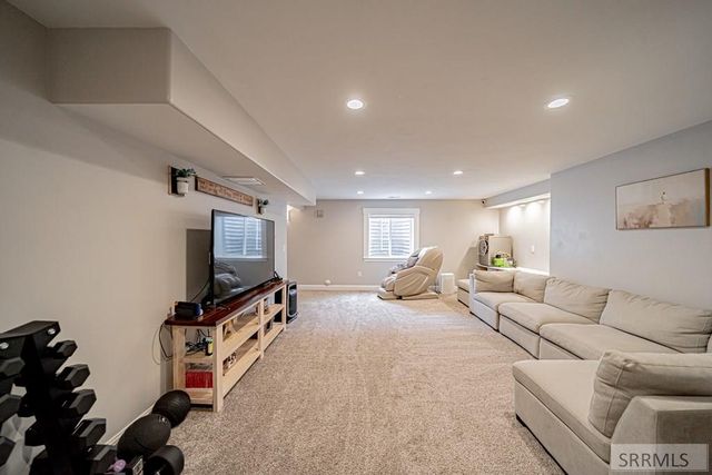 5215 Ryanne Way, Iona, ID 83427