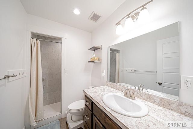 5215 Ryanne Way, Iona, ID 83427