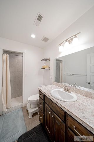 5215 Ryanne Way, Iona, ID 83427