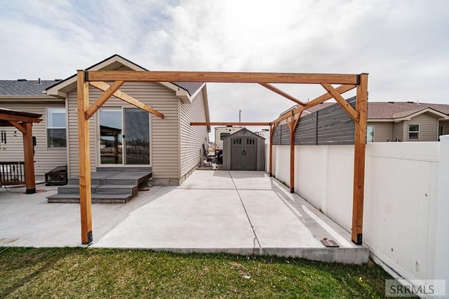 5215 Ryanne Way, Iona, ID 83427