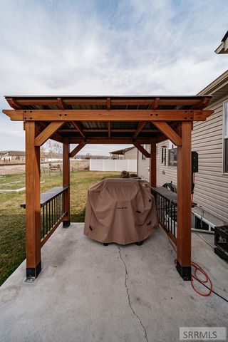 5215 Ryanne Way, Iona, ID 83427