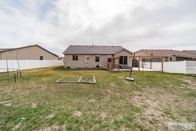 5215 Ryanne Way, Iona, ID 83427