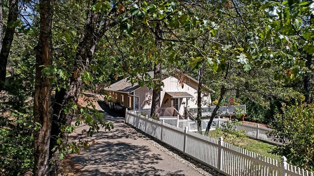 6295 Dolly Varden Ln, Pollock Pines, CA 95726