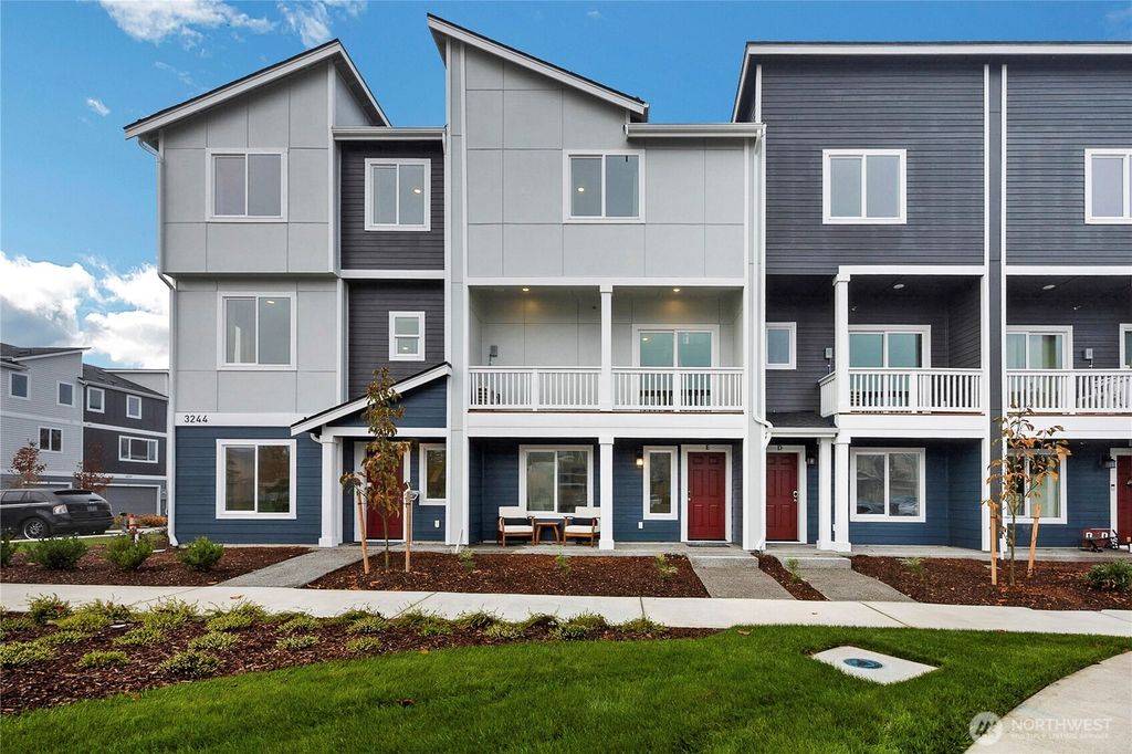 34370 Emerald Ridge Avenue SE, Black Diamond, WA 98010