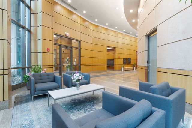 400 N La Salle Drive 2001, Chicago, IL 60654