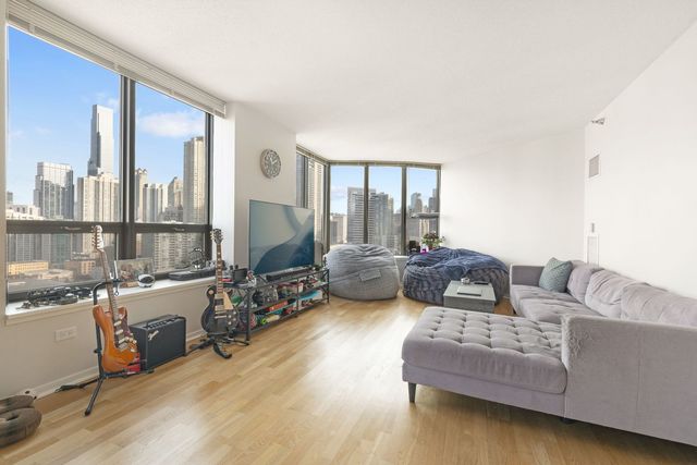 400 N La Salle Drive 2001, Chicago, IL 60654